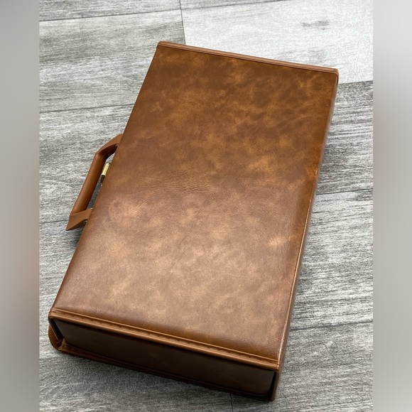 VTG Service Mfg. Co. Made in USA 24 Ct. Cassette Travel Storage Hard Shell Case - Picture 16 of 16